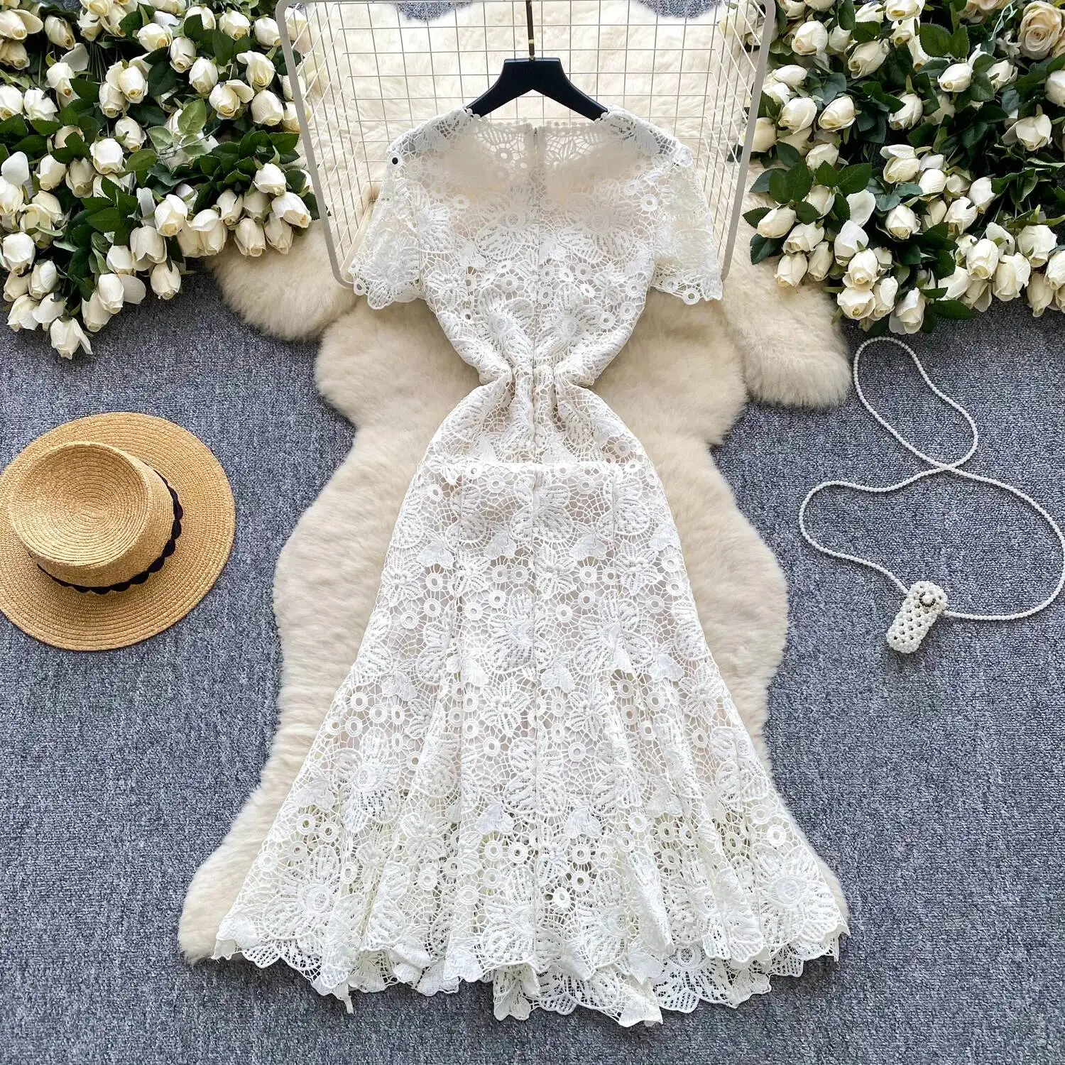 เดรสทรงเมอร์เมดแขนสั้นลูกไม้ฉลุลายดอกไม้สไตล์วินเทจเซ็กซี่เข้ารูป ชุดเดรสฤดูร้อนสุดชิคสำหรับวันพักผ่อน เสื้อผ้าผู้หญิง