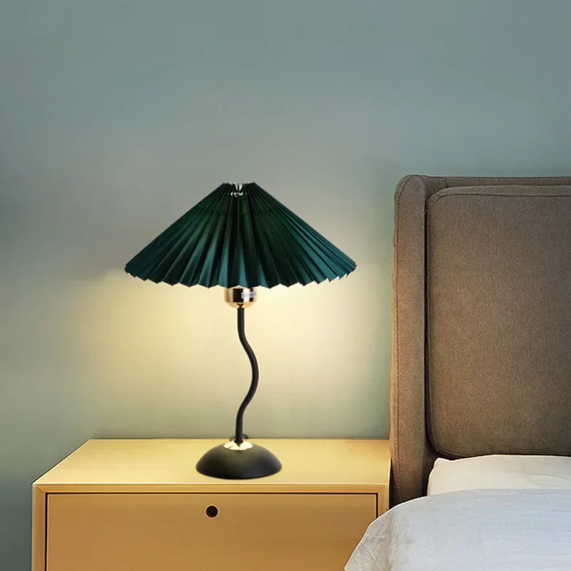 

Scandinavian Modern Minimalist Night Light Ins Fengwang Popular Girl Dormitory Bedroom Bedside Decoration Pleated Table Lamp