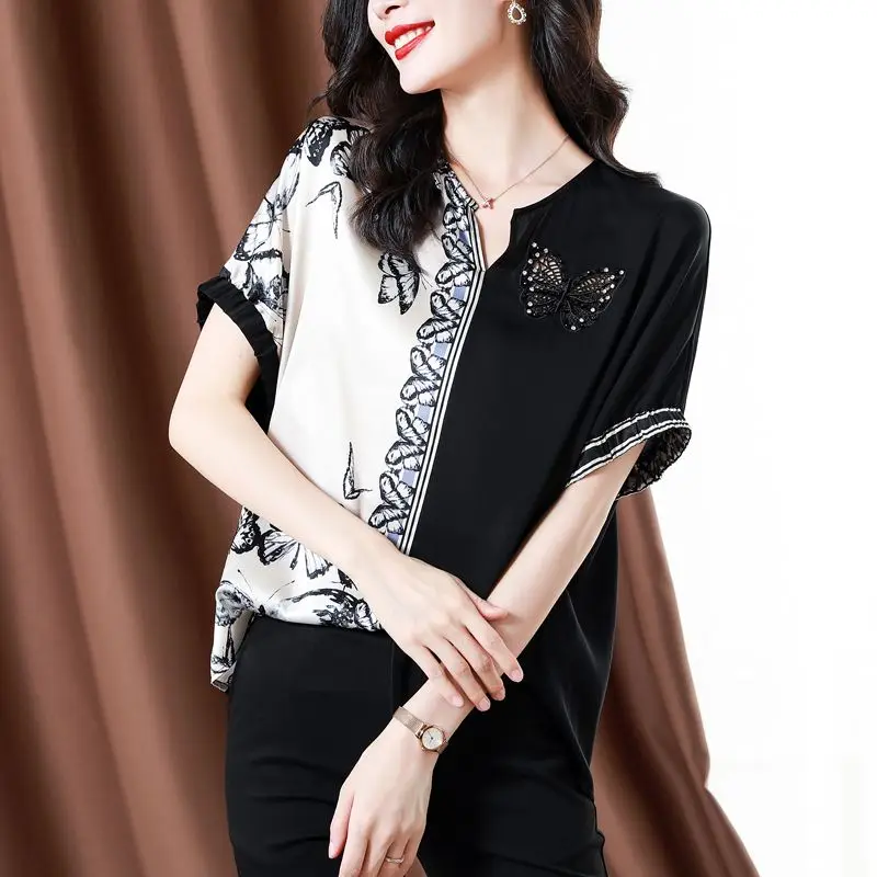 2024 Temperament Bedrukt Patchwork Dames V-Hals Mode Woon-Werkverkeer Veelzijdige Korte Mouwen Losse Zijden Pullover Shirt Tops