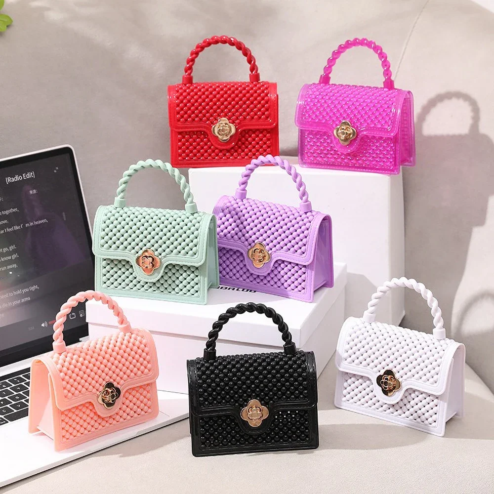 Bolso de hombro de gelatina roja de moda: mini bolso de mano con patrón de giros de masa frita y correa de cadena de metal para mujer