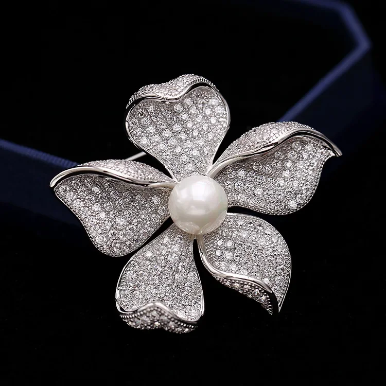 

The versatile flower brooch is a fashionable lotus pin sweater accessory for women 2025 new