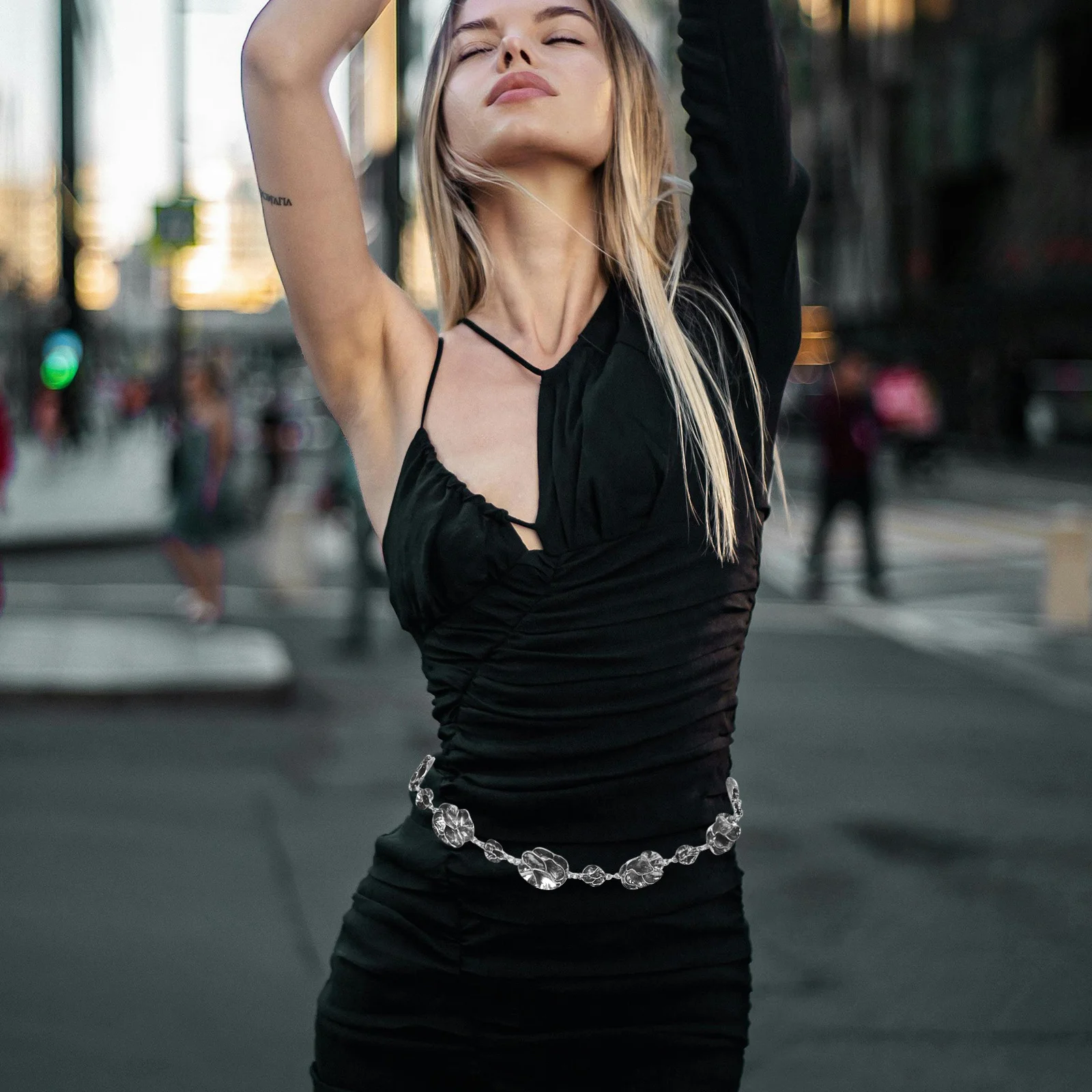 

120cm 3D Flower Metal Waist Chain Belt Sweet Aesthetic Accessory for Diverse Settings Metal Chain Belts for Women