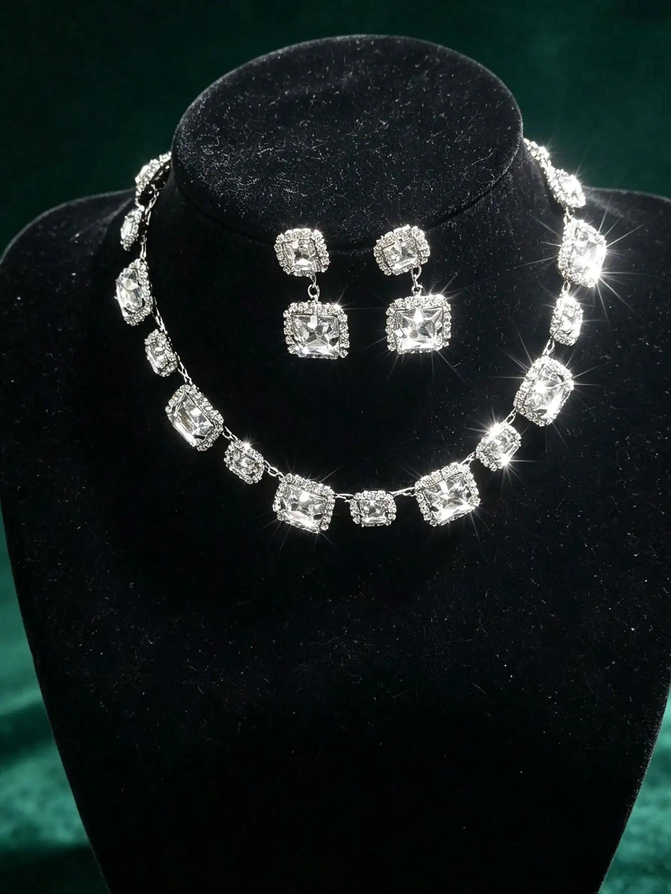 Quadratischer, klarer Strass-Halsketten- und Ohrhänger-Set, luxuriöses Kristall-Brautschmuck-Set für Hochzeit, Abendparty und Abschlussball – Detail 6