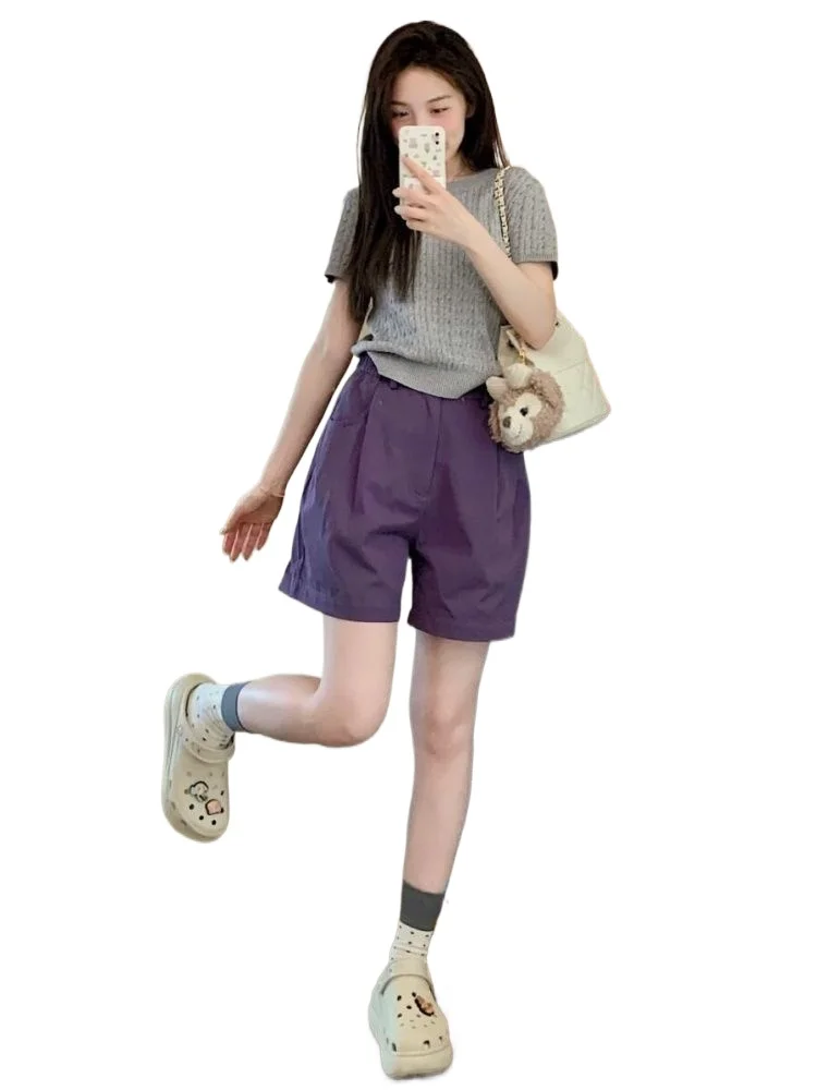 

Лето 2025 года, милый костюм, серый вязаный топ + фиолетовые шорты, комплект из двух предметов Conjuntos De Saia Coreano