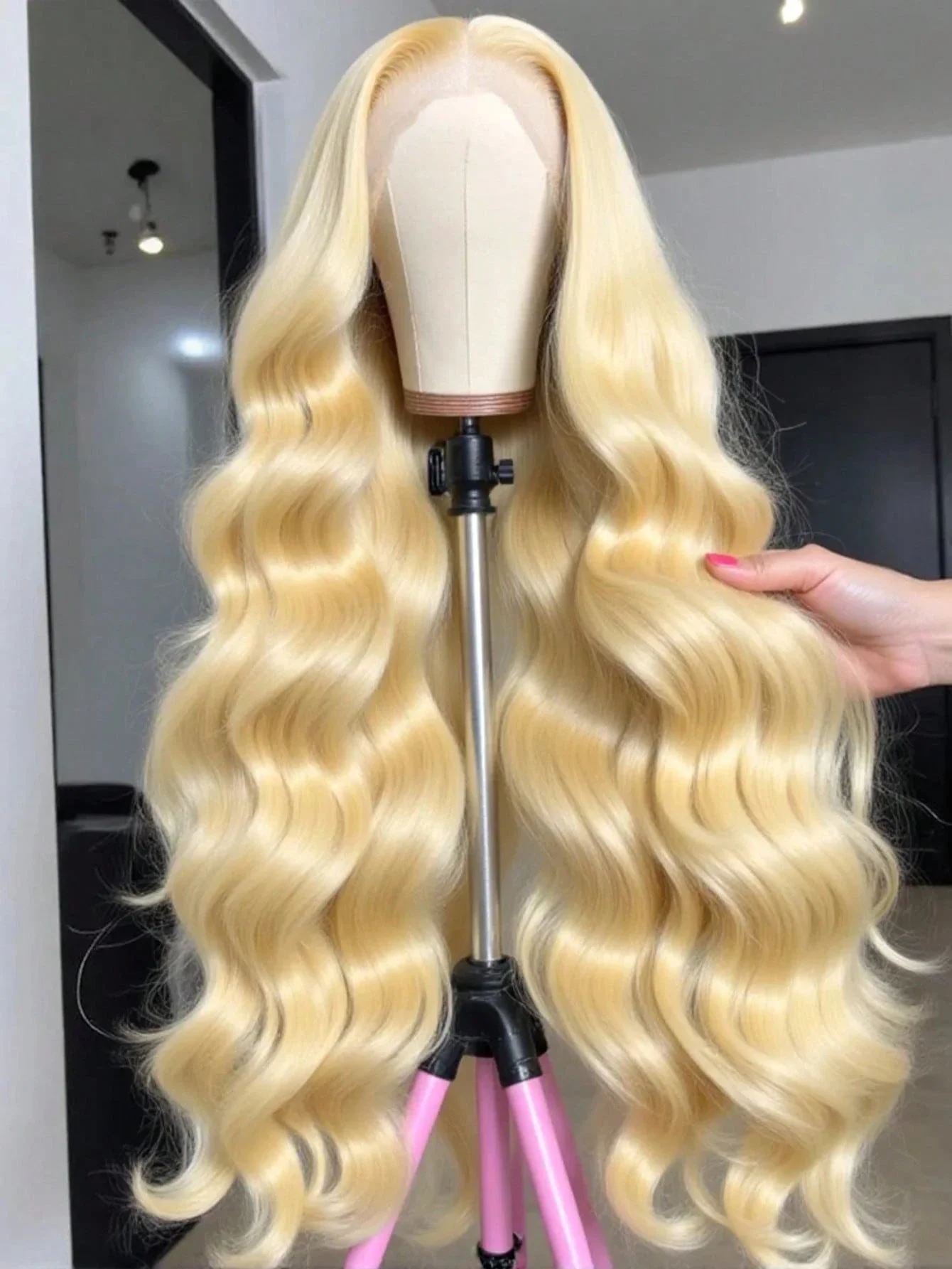 

30 34 Inch Honey Blonde 613# Body Wave Human Hair Wig 13x4 Transparent Lace Front Pre Plucked Lace Wigs for Black Women