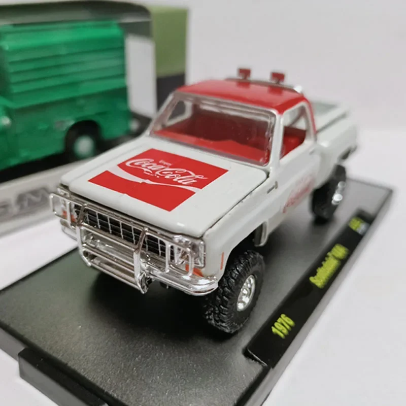 M2 1:64 Scale Diecast Alloy Scottsdale Off-road Pickup Truck Toy Cars Model Cola Coating Classics Adult Souvenir Collection Gift