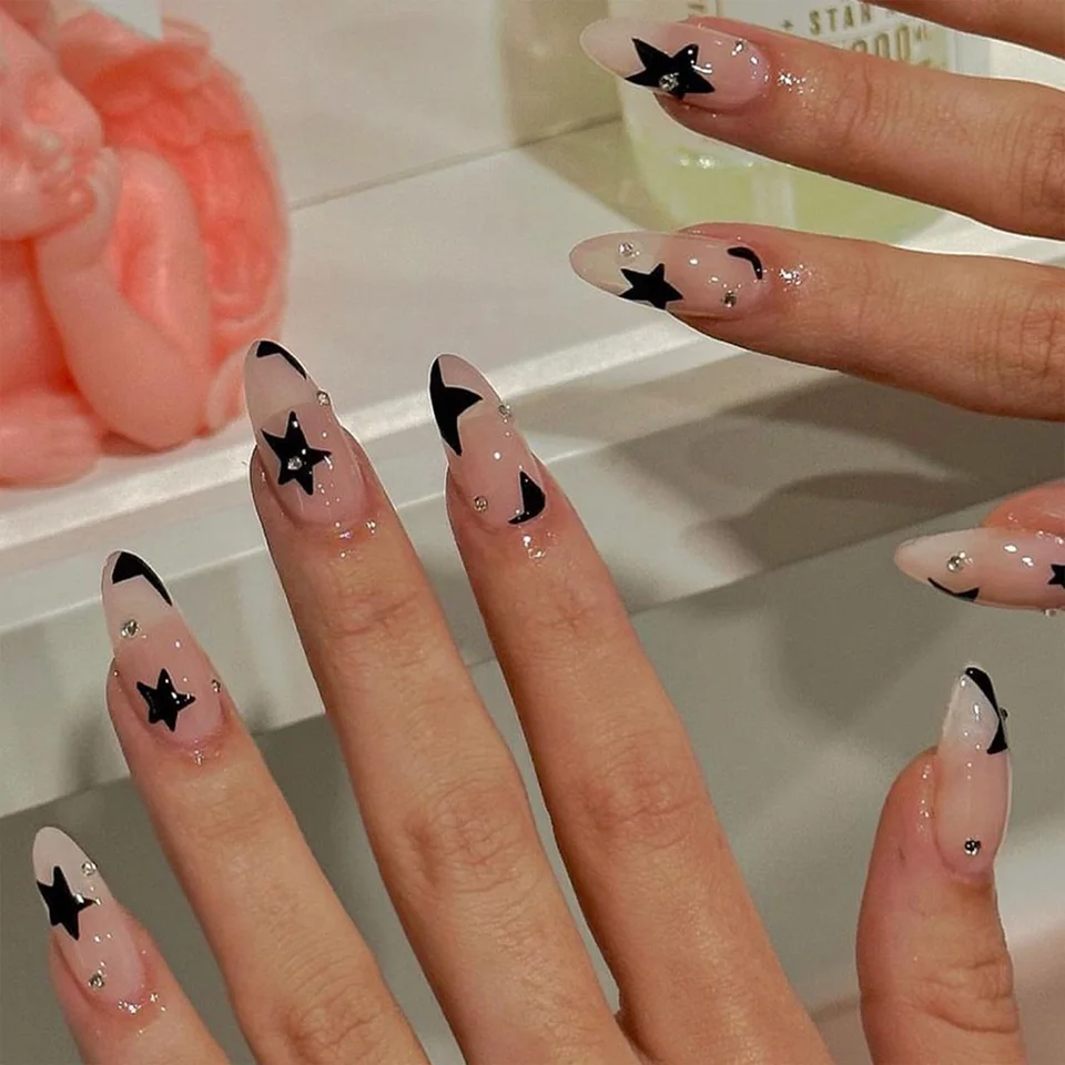 24 uñas postizas y2k diseño llama plateada uñas de presión acabadas modernas en forma de almendra para regalo de chicas 5