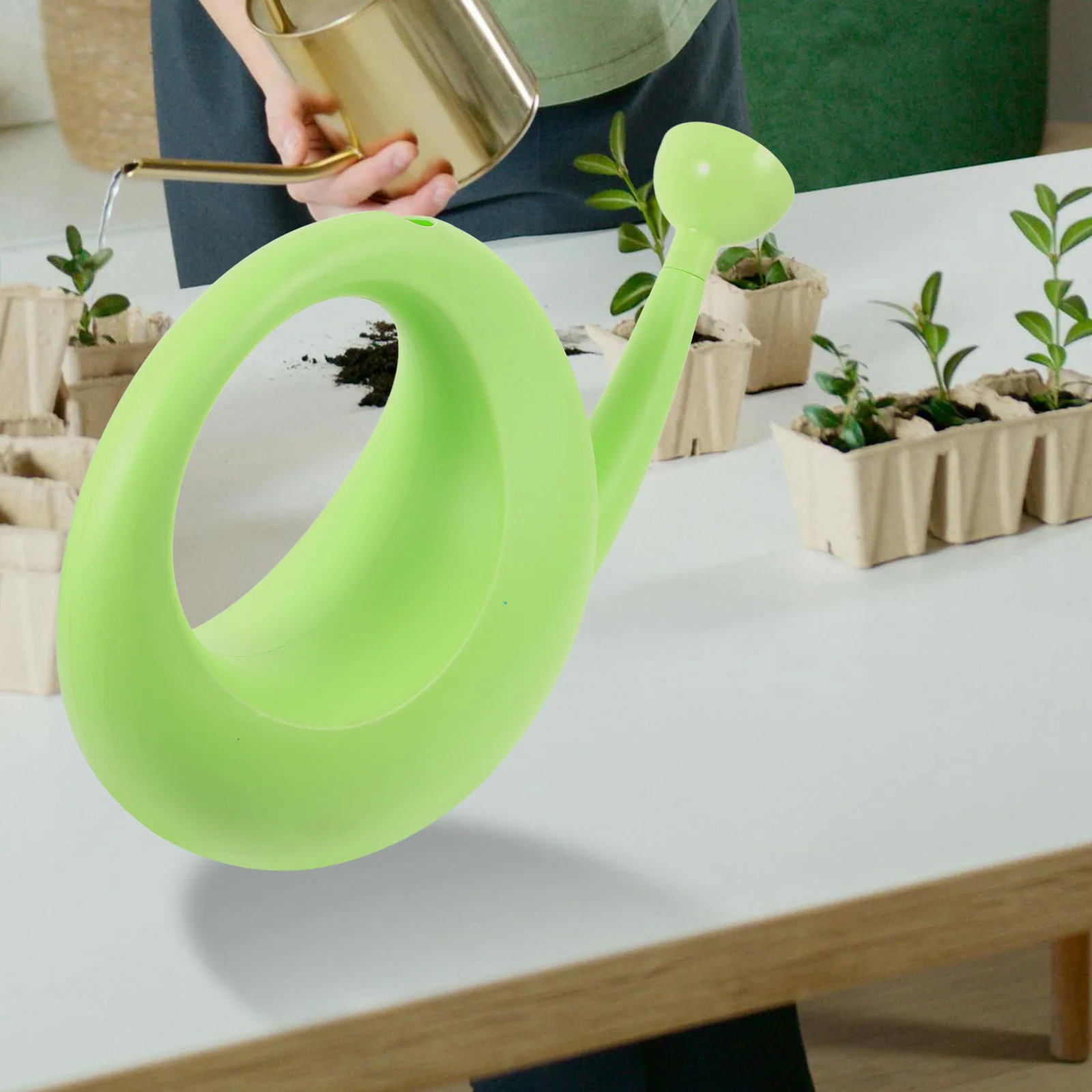 

Cartoon Snail Watering Can Large Capacity PP Plastic Handle Lightweight Indoor Outdoor Plant Watering Sprayer for Garden Flowers