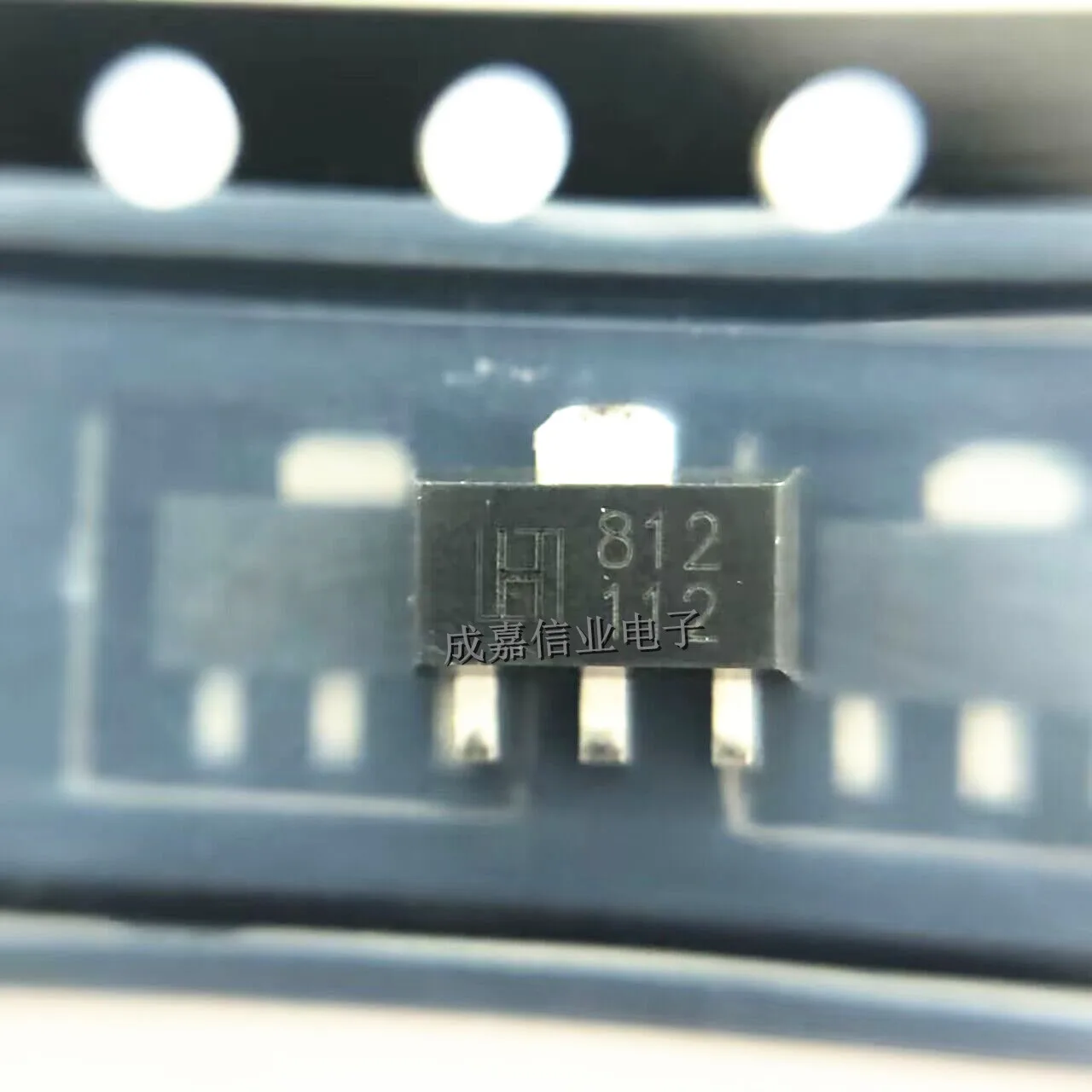 10pcs/Lot LM78L12F SOT-89-3 MARKING;812 3-TERMINAL 0.1A 12V POSITIVE VOLTAGE REGULATOR Linear Voltage Regulator (LDO)