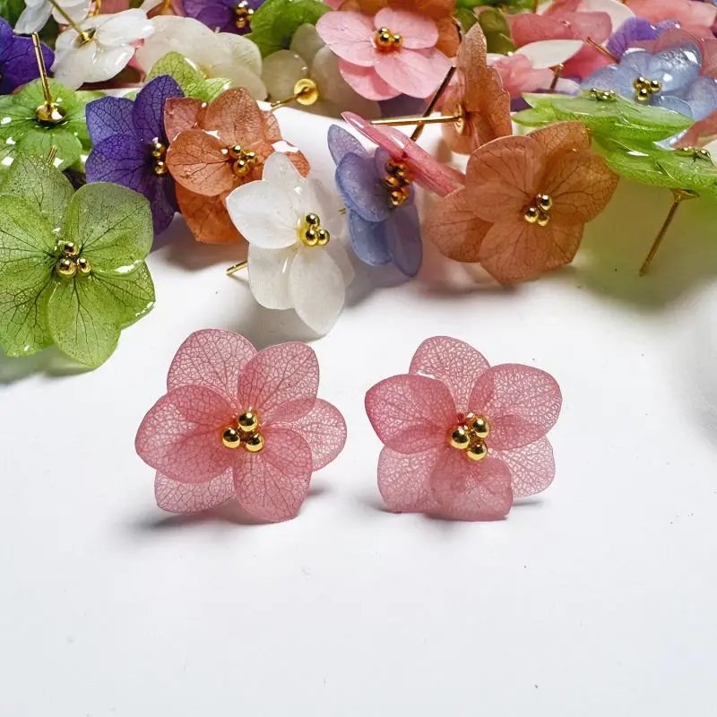 

Multicolor Hydrangeas Flower Natural Earring Handmaking Epoxy Resin Pressed Flower Earrings Cute Flower Stud Earrrings Wholesale