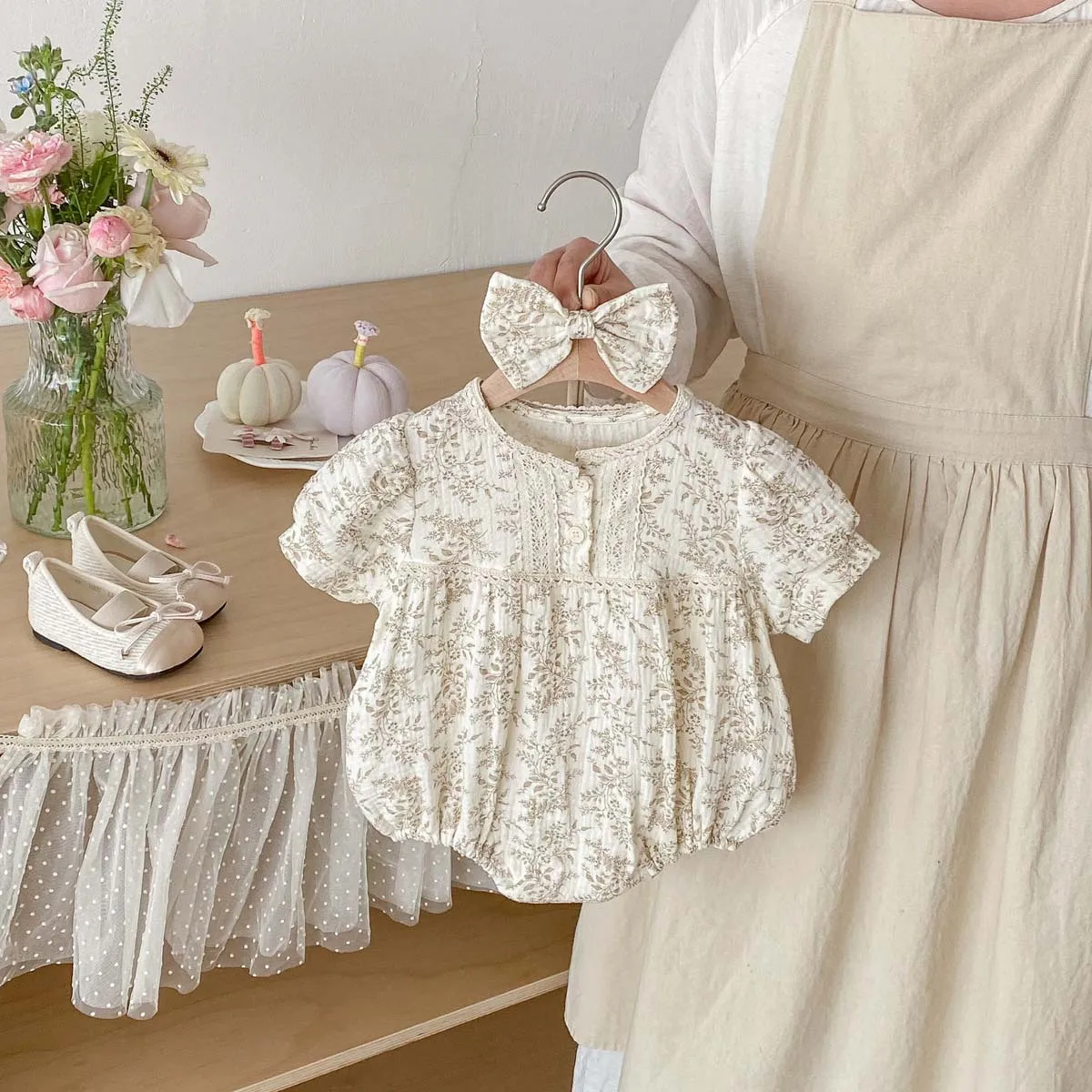 

2026 Summer 0-2Y Baby Girl Clothes Floral-patterned Jumpsuit with Lace Decoration Romper and Bow Headband 2PCS