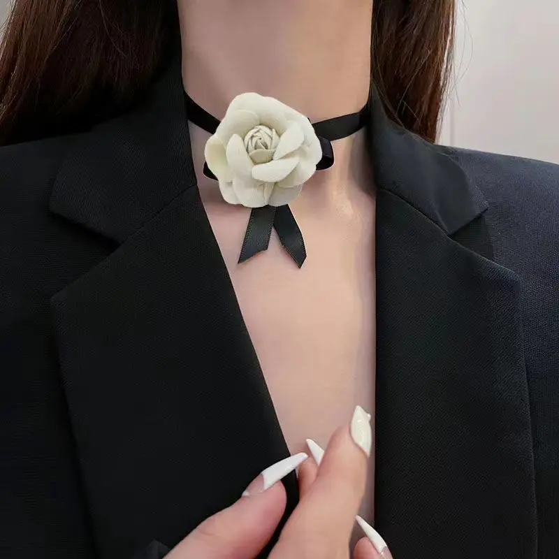 Fashion Punk Necklace Chokers Necklaces for Women Rose Flower Neckband ollar Big Flower Pendant Winter Chocker Club Party Sexy