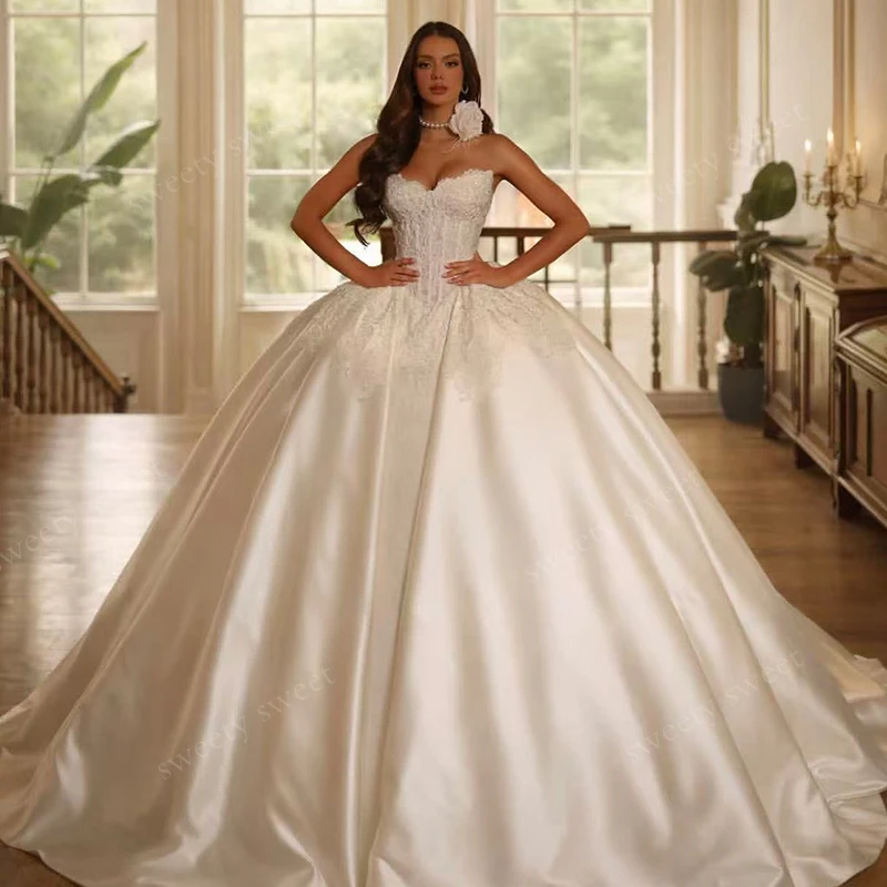 Barockes Hochzeitskleid aus Satin mit Perlenstickerei, Ballkleid, trägerlos, ärmellos, maßgeschneidertes Brautkleid mit Knöpfen, Vestido De Novia