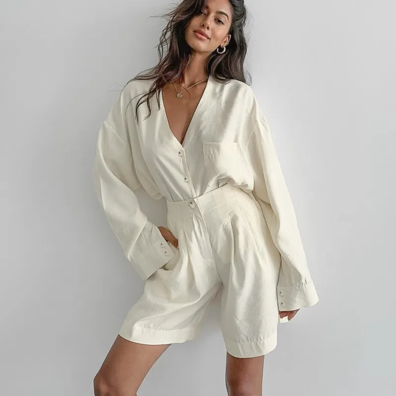 

2025 Autumn Casual Beige Pocket Loose Fashion Women's Suit V-neck Long Sleeve Top + Elastic Waist Shorts Two-piece Set