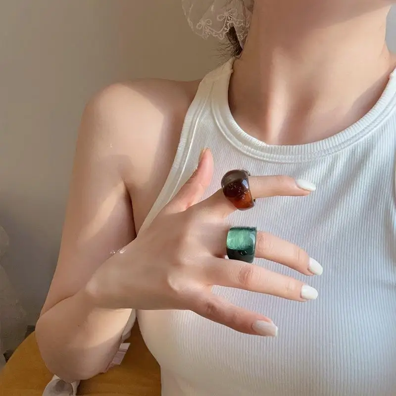 

Retro Resin Unique Simple Fashion Rings Elegant Personality Versatile Hand Jewelry Cross-Border Wholesale Drop Shipping