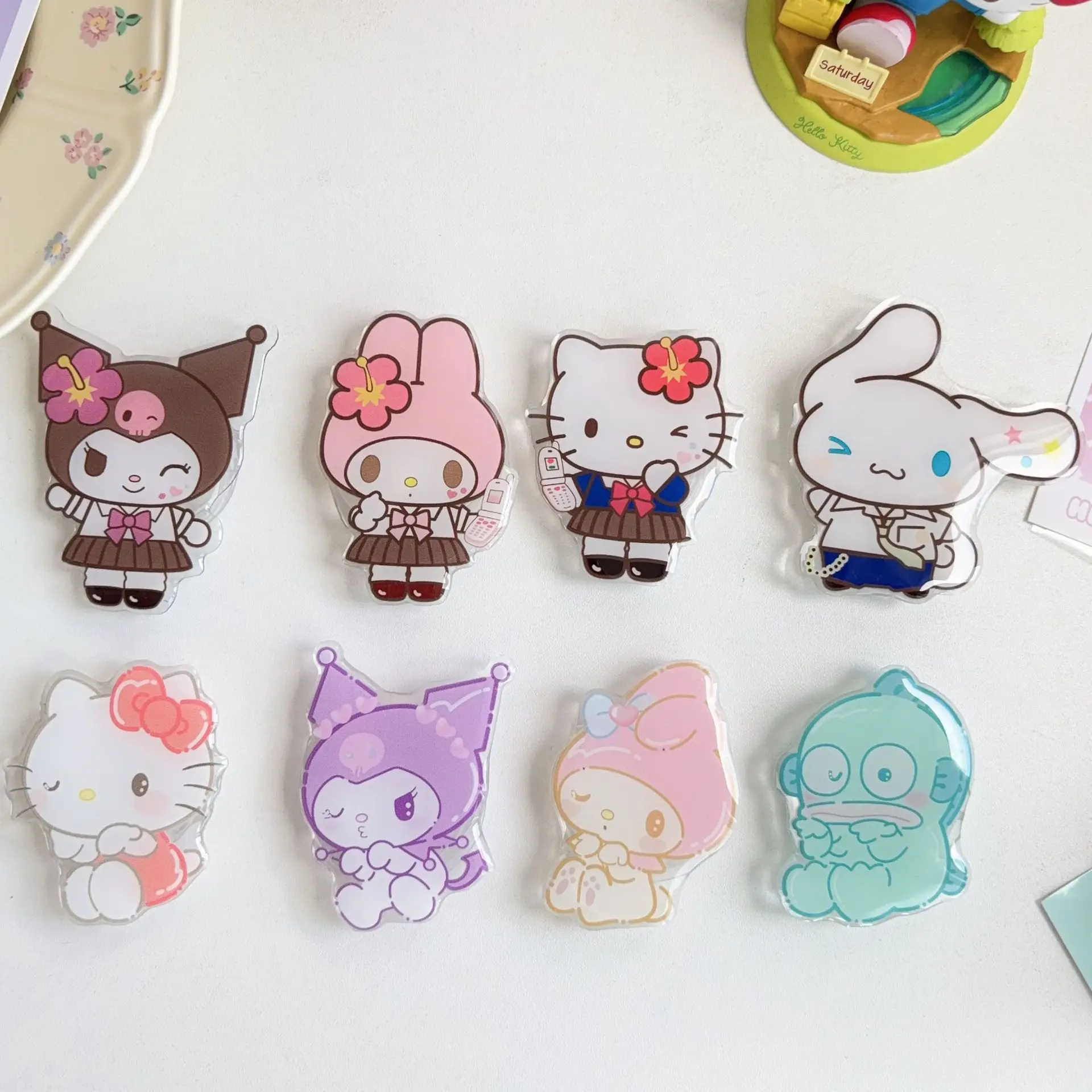 

Sweet Hello Kitty Kuromi Melody Academy-style stand suitable for any mobile phone airbag stand. 3m adhesive stick is perfect for