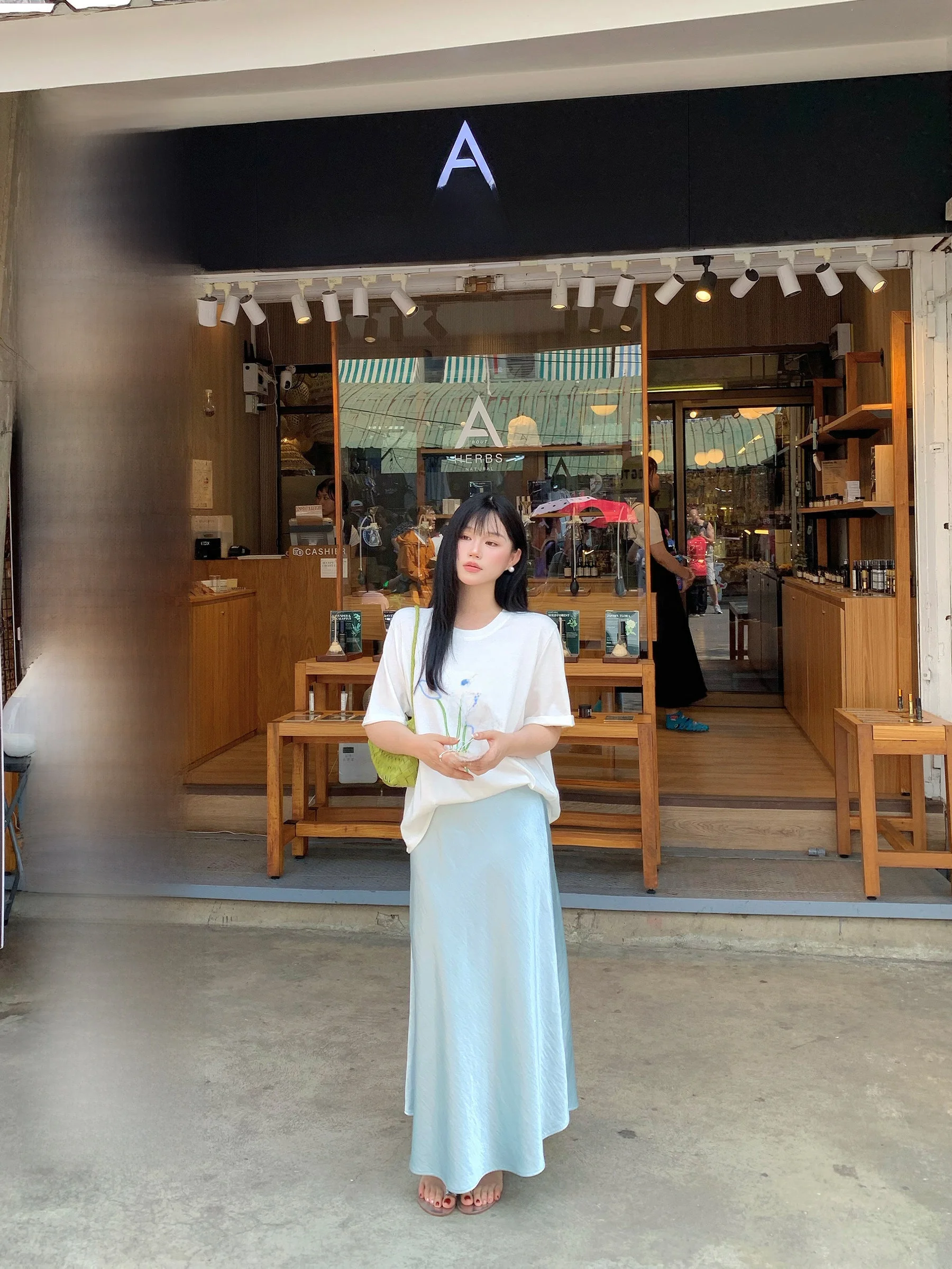 

Шелковая атласная юбка А-силуэта с высокой талией, расклешенная, весна 2026, дизайнерская модель, длинная юбка для повседневной носки