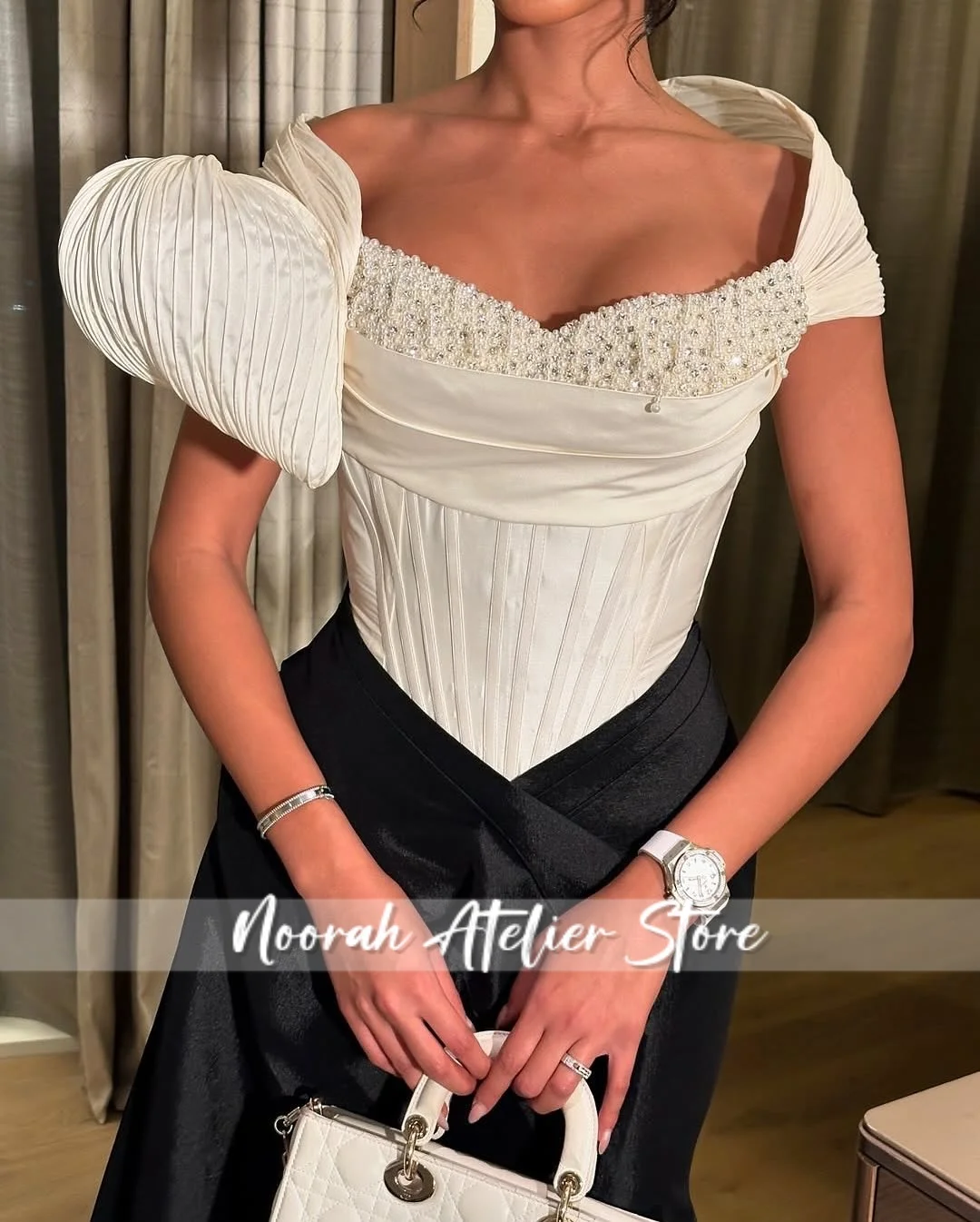 فساتين سهرة فاخرة بدون حمالات بيضاء بألوان متباينة بدون أكتاف فساتين زفاف بقطار أسود بفتحة سوداء للمملكة العربية السعودية دبي حسب الطلب