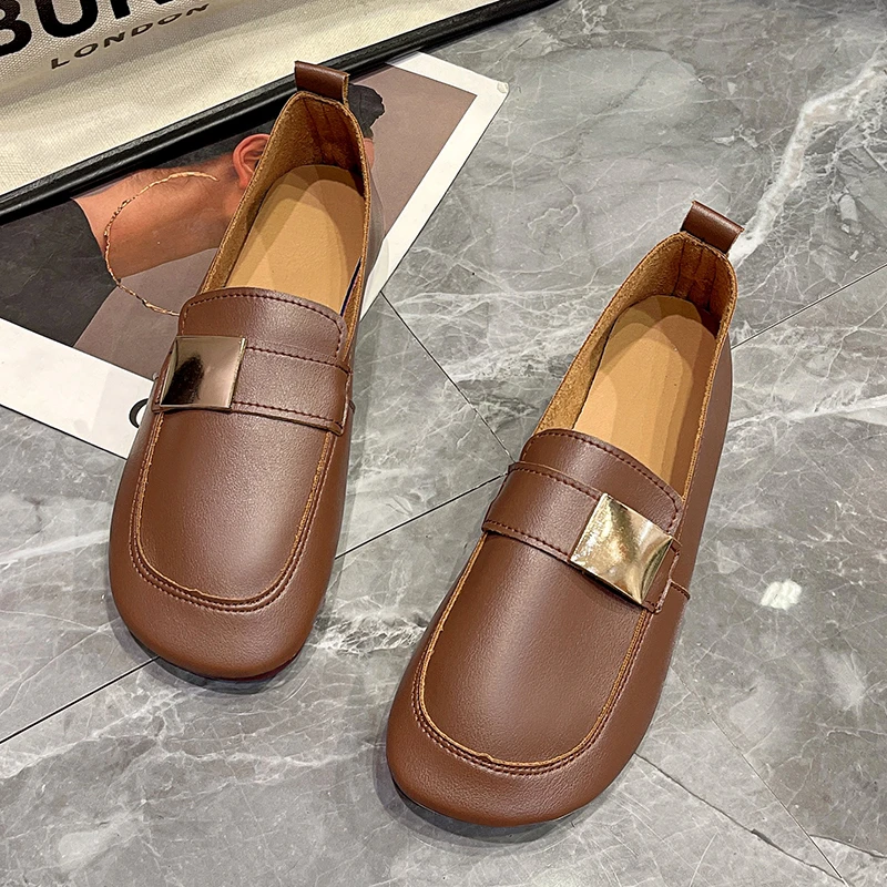 

Легкие женские туфли с круглым носком, мягкая нескользящая подошва, с металлической пряжкой, модная обувь на плоской подошве, большие размеры, осень