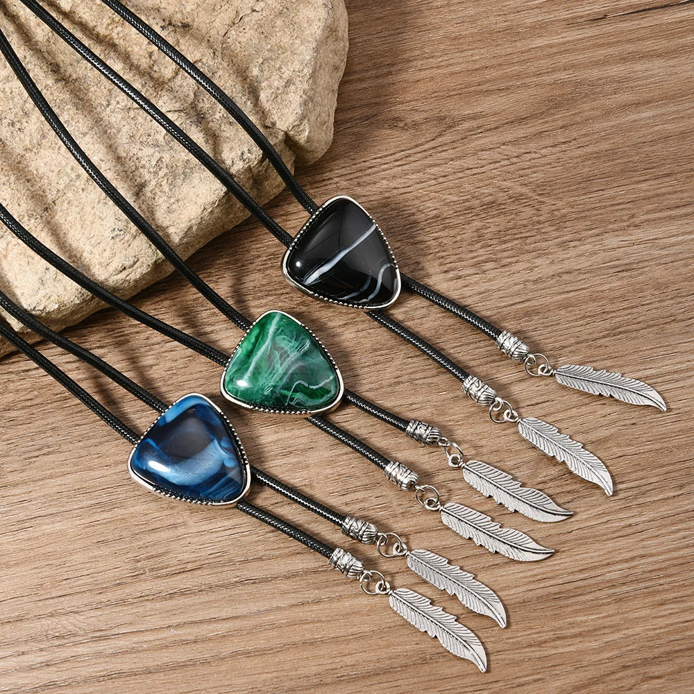 New Arrival Triangle Feather Bolo Tie PU Fashion Western Style Tie for Men Women Trendy Leather Rope Collar Jewelry Accessories