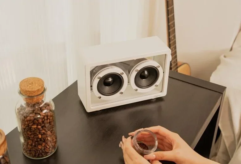 Alto-falantes Bluetooth sem fio portáteis, mini áudio transparente, alto-falantes de computador desktop doméstico, presente ao ar livre, subwoofer