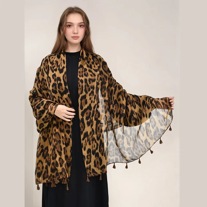 2024 chal con estampado de leopardo Hijabs borla bufanda de viscosa de algodón diadema mujer Hijab musulmán diadema de viaje turbante Hijabs chales