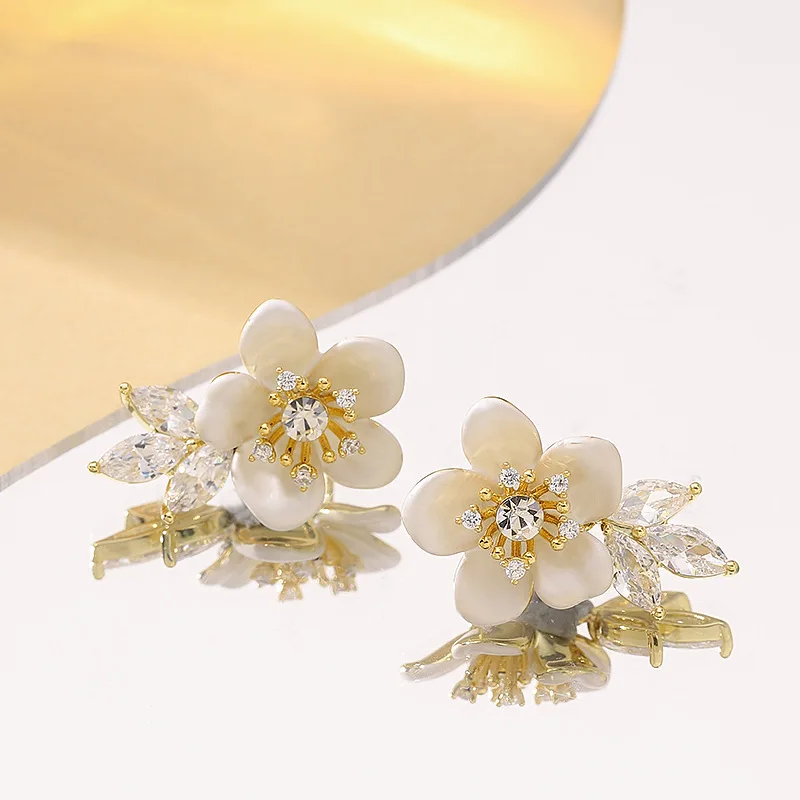 

Sweet temperament, fresh, oil-dropped zircon flower earrings for women, light luxury, simple, high-end, super fairy earrings