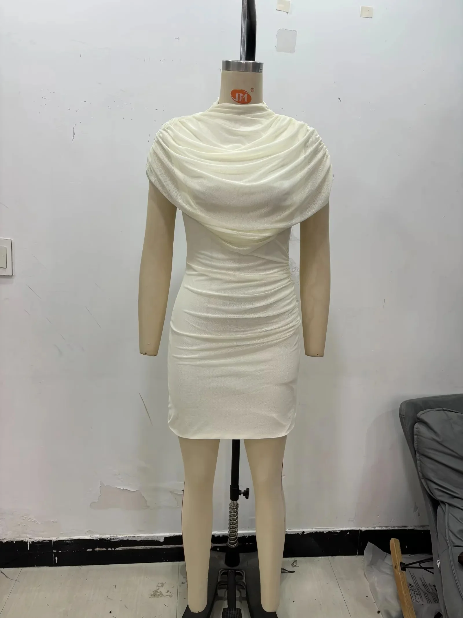 KONDALA 2025 خريف شتاء فساتين نسائية صغيرة أنيقة موضة ملابس الشارع الشهير المتدرج الصلبة شيك السيدات زمم بلا أكمام فساتين صغيرة #3