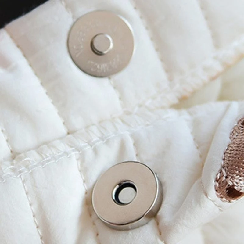 

Сумка для подгузников с мультяшной вышивкой и забавным принтом. Надежное и удобное решение для хранения.