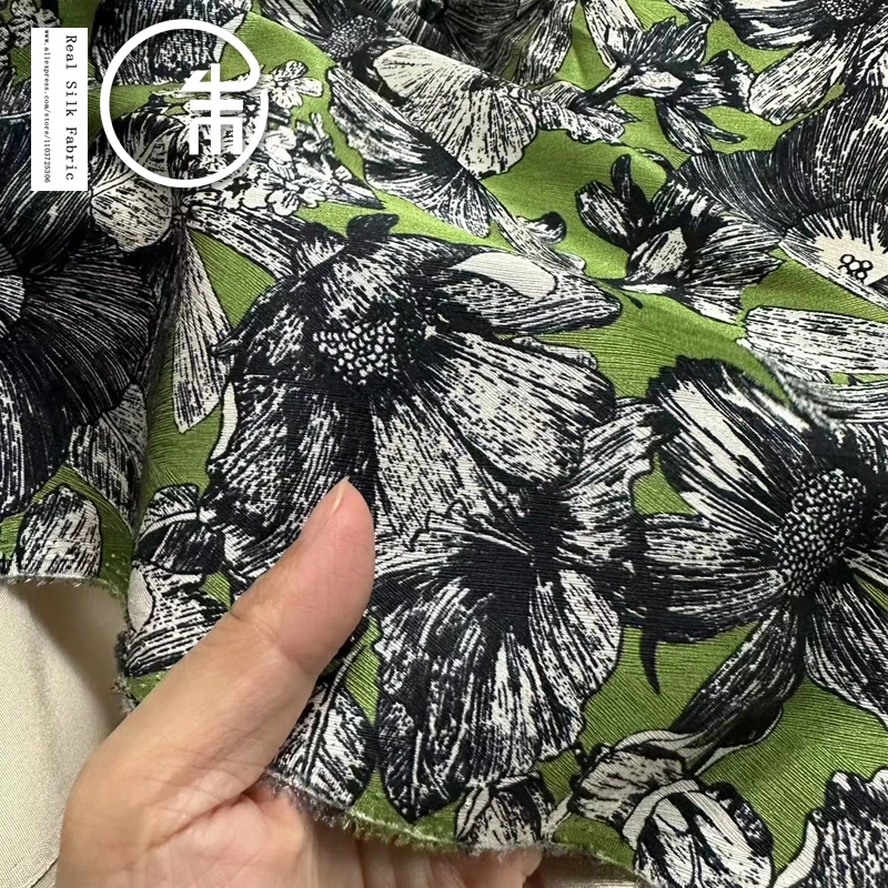 High Quality Green Background Black and White Flower Heavy Silk Real Silk Designer Fabric 22momme Stretch Dress Clothing Fabric