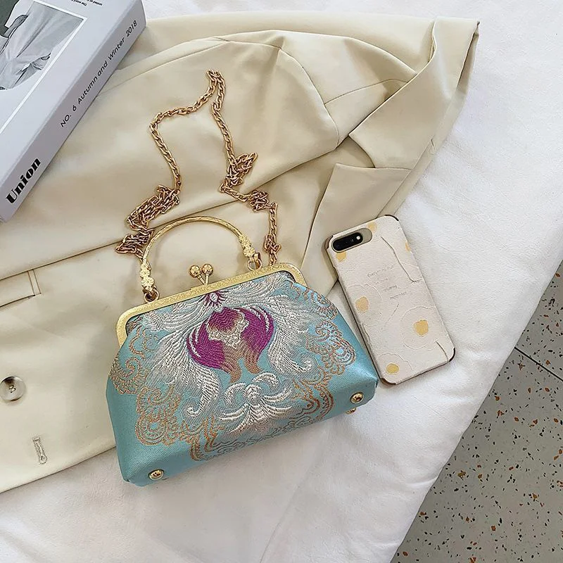 New Women's Casual Cheongsam Bag Vintage Buckle Shell Shoulder Bags 2023 Fashion Travel Handbag Makeup Storage Package Wallet