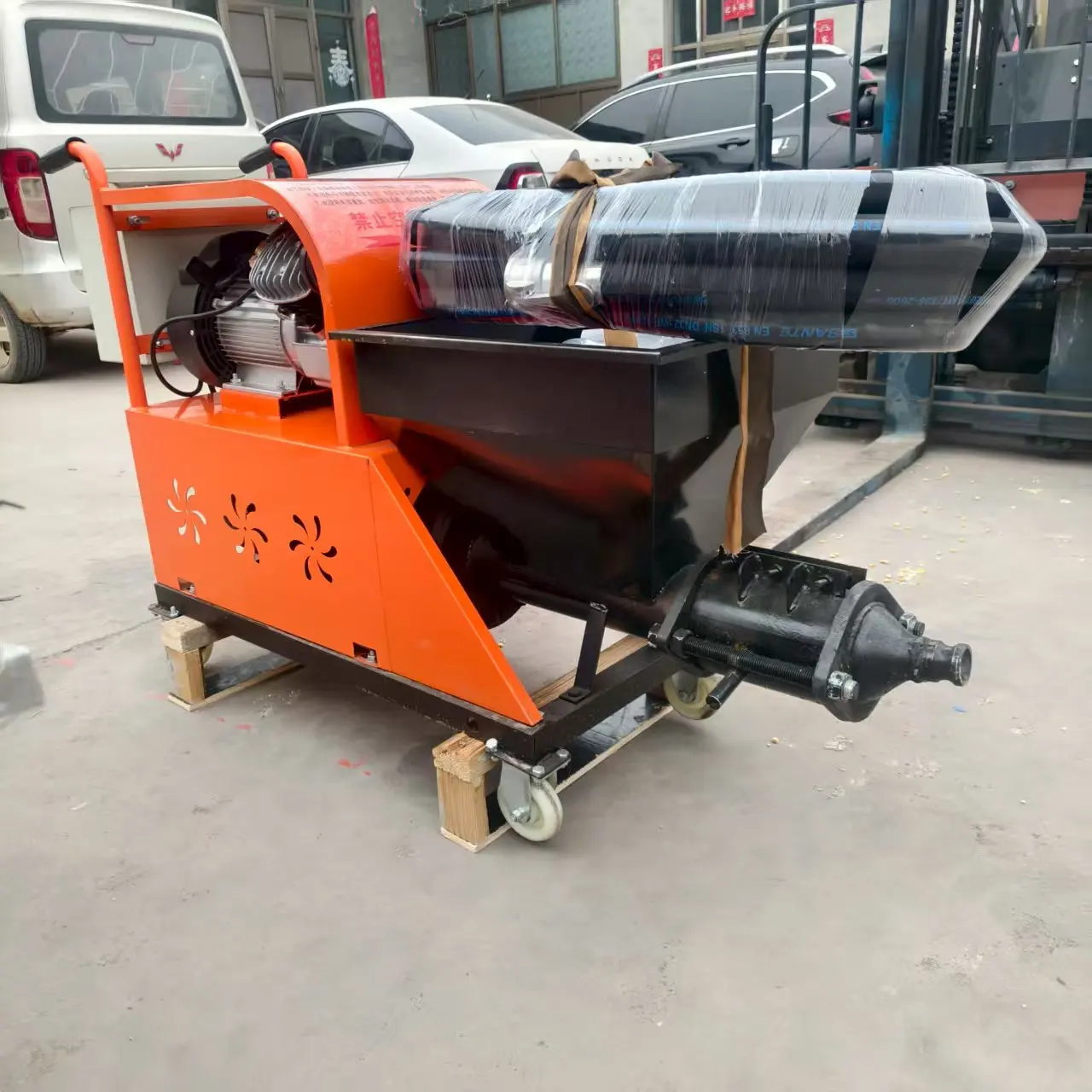 Customized Cement Mortar Automatic Plaster Spraying Machine Piston-Type Design 60L Hopper 4kw Power 20m Vertical/40m Horizontal