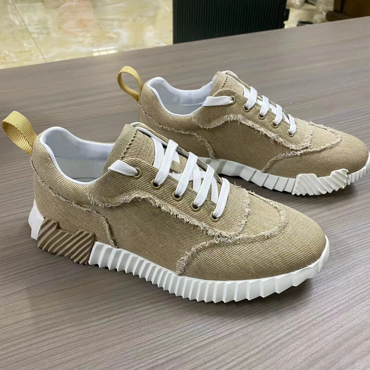 

Men Sports Shoes Genuine Leather Couple Premium New Breathable Trendy Casual Lace Up Running Lightweight Athletic Durable Walk
