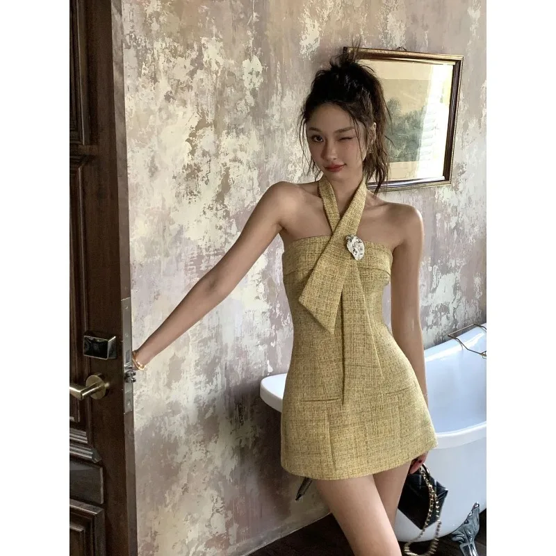 

Korean Fashion Yellow Minimalist Style Hanging Neck Strapless Top 2024 Women's Spicy Girl Pleated Short Skirt Two-piece Set