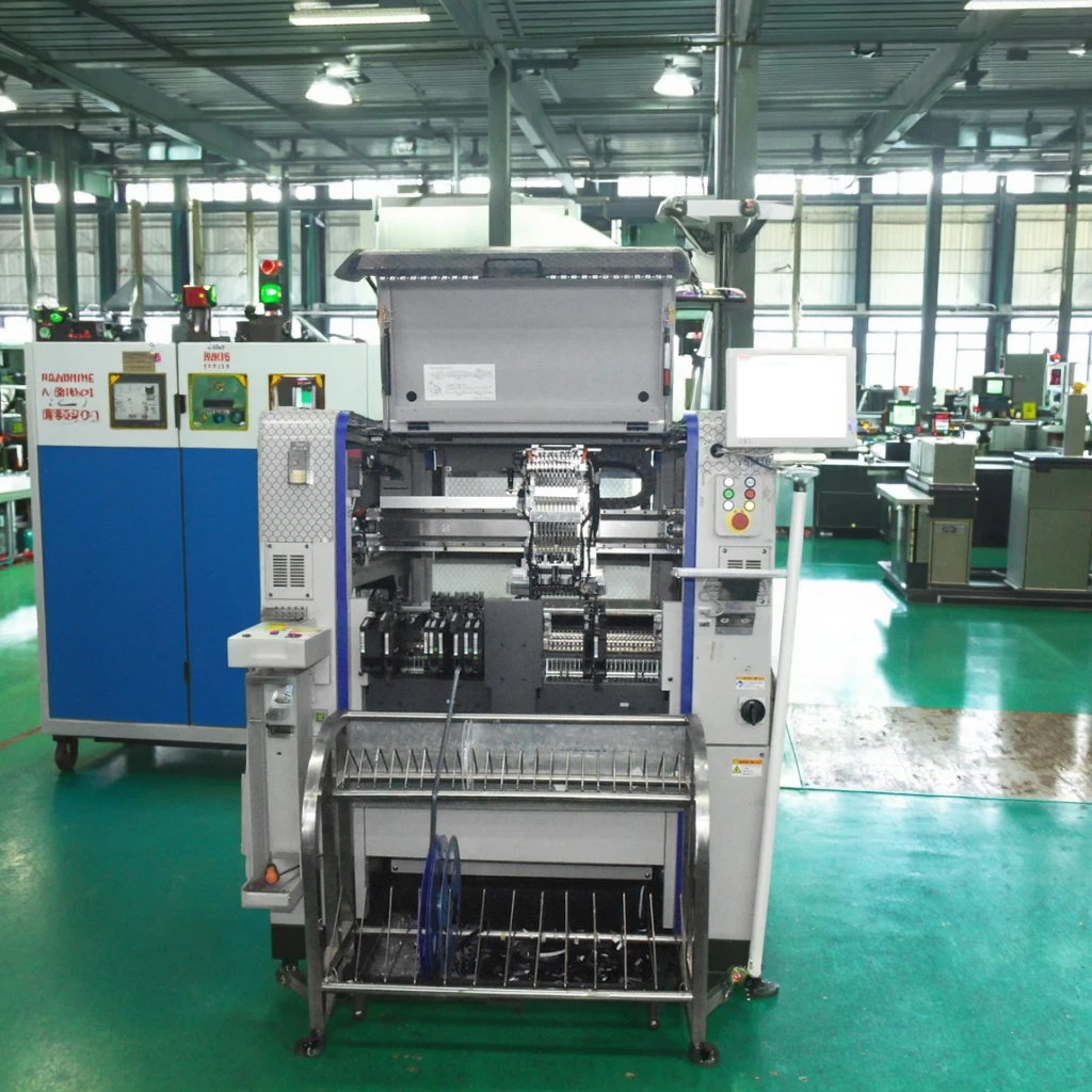 Linea di assemblaggio automatica di lampadine a LED Attrezzatura di produzione SMT Automazione della produzione di lampade per illuminazione TV YSM10