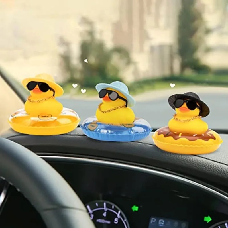 Gumowa kaczka Auto Ornament 3 szt. Żółta kaczka deska rozdzielcza samochodu dekoracje z Mini czapką ponton naszyjnik okulary przeciwsłoneczne akcesoria samochodowe