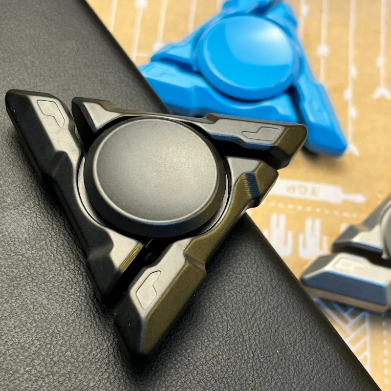 

Santi MAXEDC Трехстраничный металлический гироскоп из нержавеющей стали на кончиках пальцев, декомпрессионная настольная игрушка