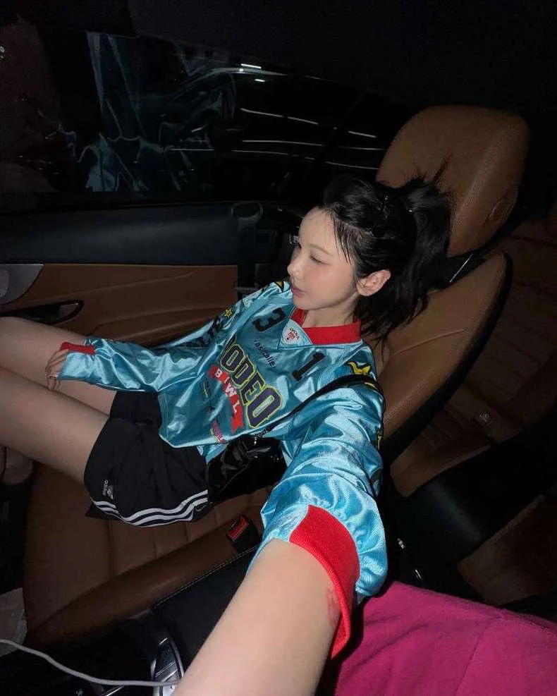 Solto longo Sve American Retro Patchwork Ilhó Racing Suit Camiseta feminina Cool Sle Poliéster Fino Outono V-ne Texto Pa...