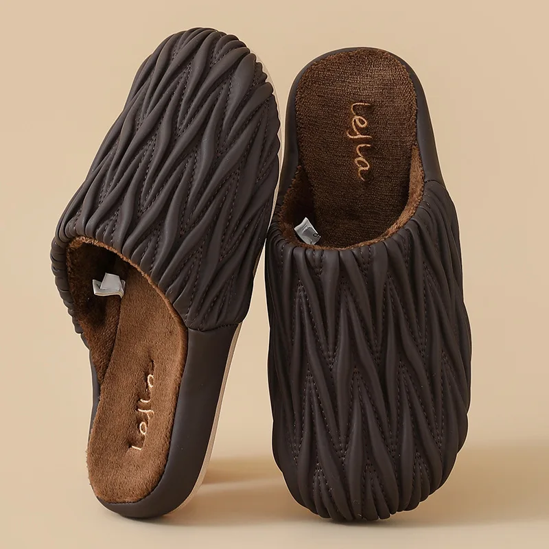 الجملة النعال القطن للنساء الخريف الشتاء داخلي المنزل مطوي زوجين نمط جديد سميكة القاع الدافئة بو الجلود للماء