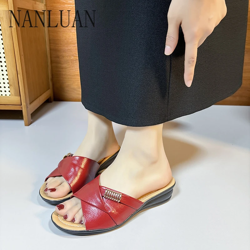 

2024 Boutique Summer Classic Women's Slippers New Style Simple Solid Color Thick-soled Women's Shoes High Quality Casual Sandals