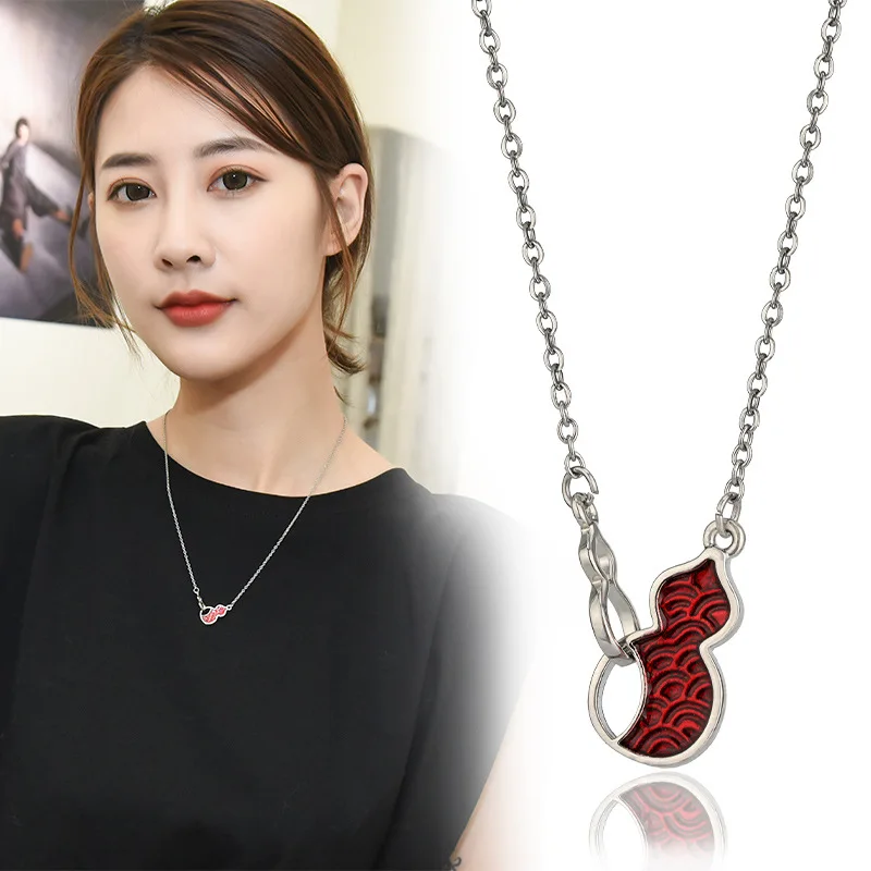 The new Gourd Girl titanium steel necklace and bracelet set is a cold-style collarbone chain