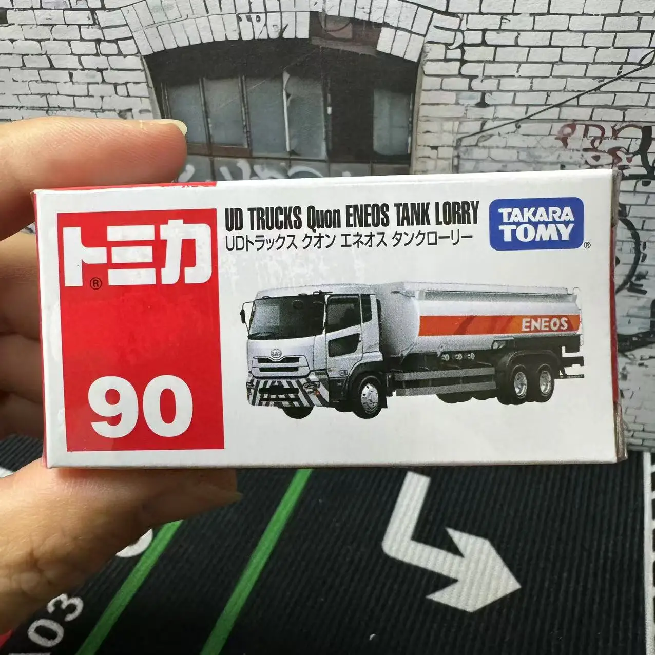 TAKARA TOMY Томика No. 90 UD грузовики Quon Eneos танк легкосплавный автомобиль автомобиль литой под давлением металлический режим коллекция дисплей игрушка для мальчика подарок TAKARA TOMY Томика No. 90 UD грузовики Quon Eneos танк легкосплавный автомобиль автомобиль литой под давлением металлический режим коллекция дисплей игрушка для мальчика подарок