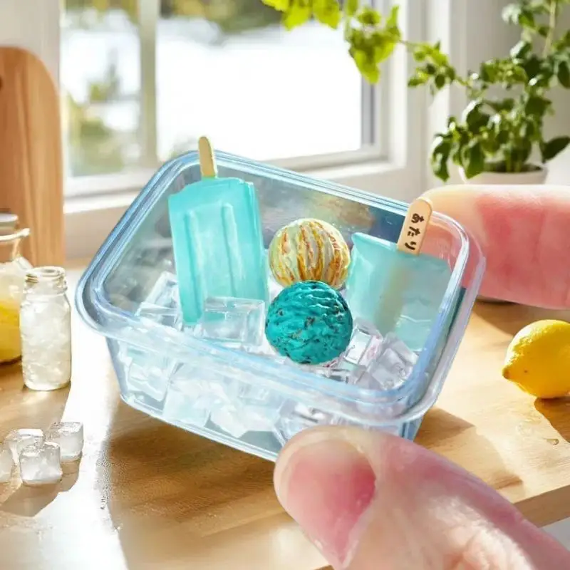 مجموعة ألعاب طعام مصغرة لبيت الدمى بمقياس 1/6: تتضمن صندوق صنع الثلج ونموذج مجرفة الثلج