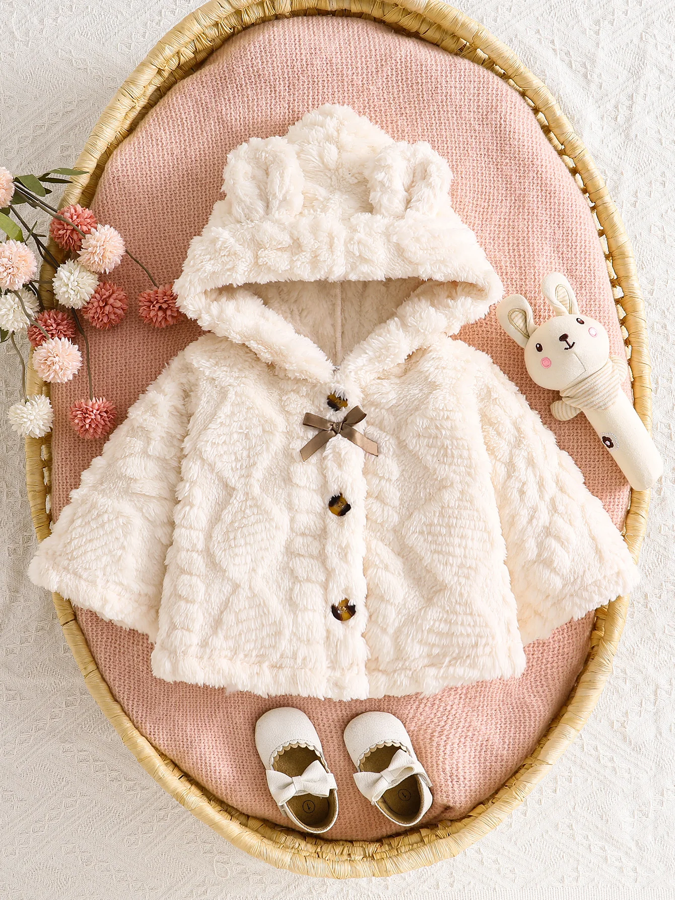 1-Piece Set of Baby Girl Spring and Autumn Clothing, Baby Girl Plush 3D Bow-Decorated Hooded Cape with Button Closure, 3D Woolen Fabric Warm Windproof Coat, Elegant Princess Fur Cape with Wide Hem Design, Newborn Birthday Gift, Comfortable and Soft, Suitable for 0-1-2-3 Years Old, 6-9 Months, Suitable for Outdoor Activities, Casual Wear, Parties, Holiday Gifts