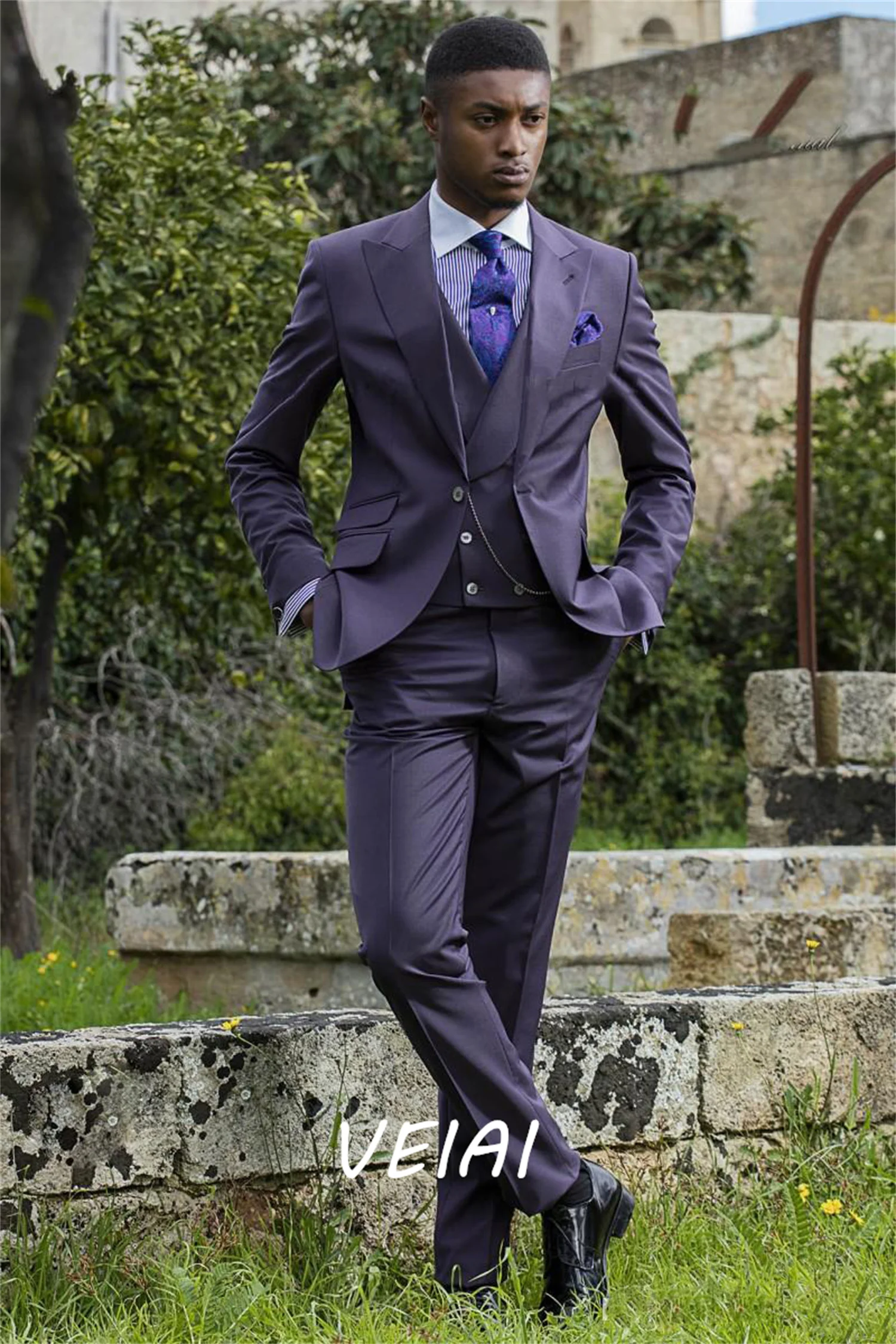 

CustomizedMens Suits Coat Peaked Lapel Three Piece (Blazer+Pant+Vest) Custom Made Slim Fit Male Suits Groom Wear Wedding Suit