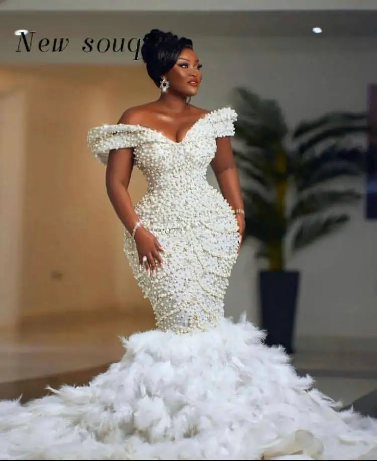 African Plus Size Off the Shoulder Feathers Mermaid Wedding Dresses for Brides Heavy Pearls Beaded Nigerian Bridal Gowns 2024