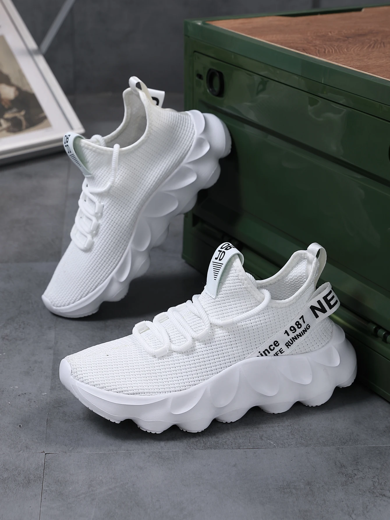 2026 New Men Fly Woven Knit  Shoes Outdoor Hiking And Running Shoes Casual Versatile Fashionable Sports Shoes Couples Training