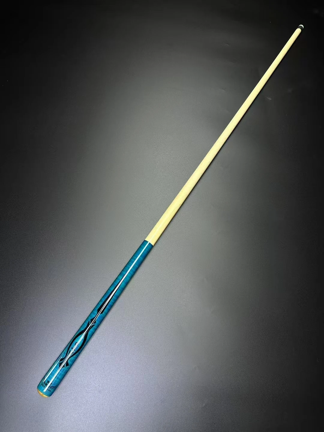 Precio de fábrica, fibra de arce colorida de 2 piezas, longitud de 42 pulgadas, junta de acero inoxidable, palo de taco de salto para piscina de billar a la venta