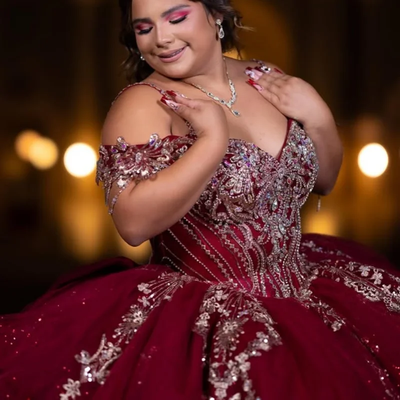 

Блестящее винно-красное платье Quinceanera, кружевное тюлевое блестящее платье с цветочной наклейкой, длинный хвост, расшитое бисером, бант, платья de 15, Quinceanera ﻿ Индивидуальный