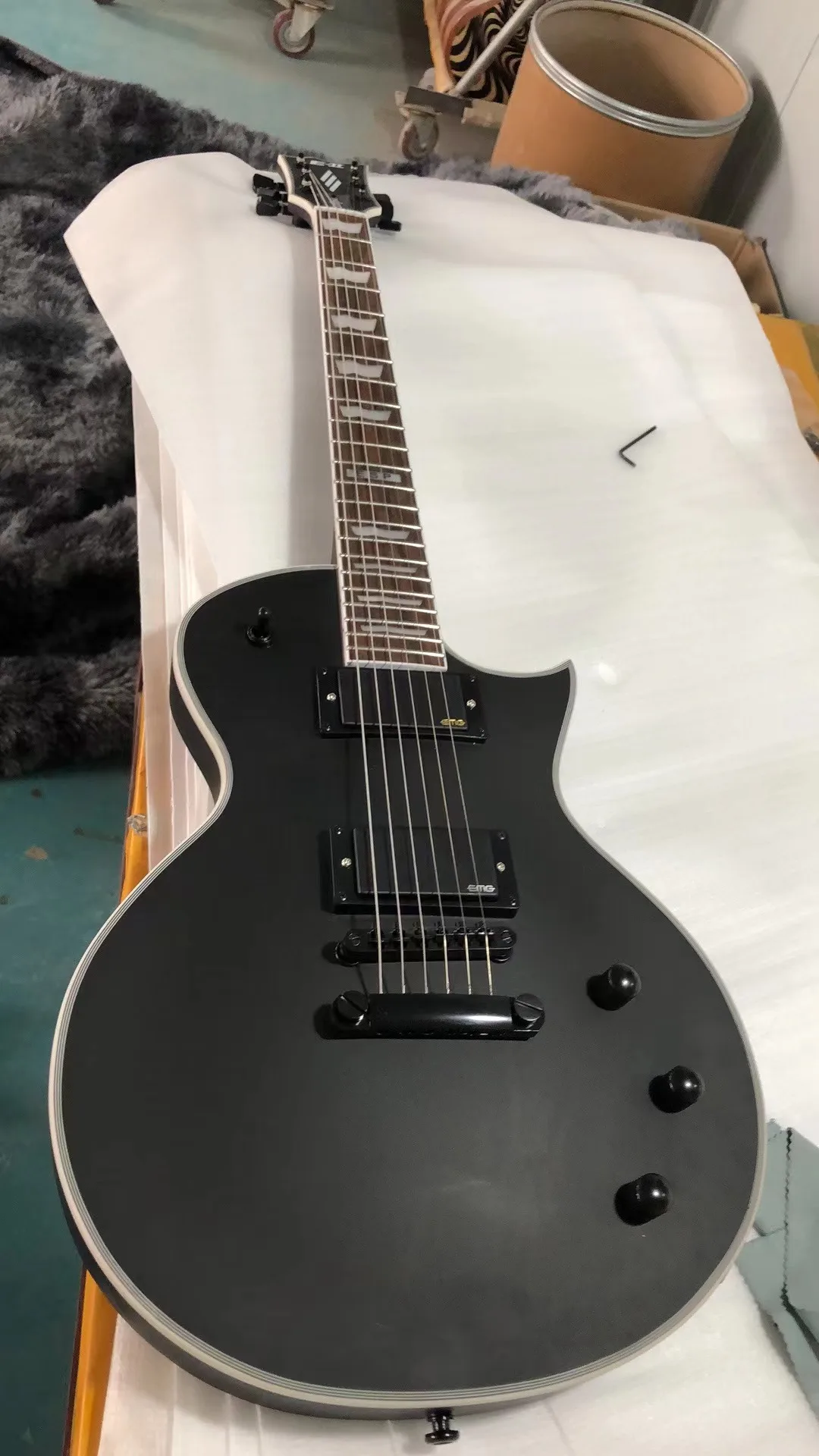 Ome Electric Guitar Finish Matte Black Hardware